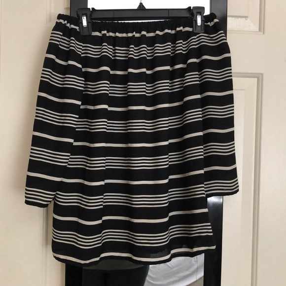 Cynthia Rowley Tops - 3/$12 Cynthia Rowley Off the Shoulder Top Sz M Cynthia Rowley Tops - 3/$12 Cynthia Rowley Off the Shoulder Top Sz M